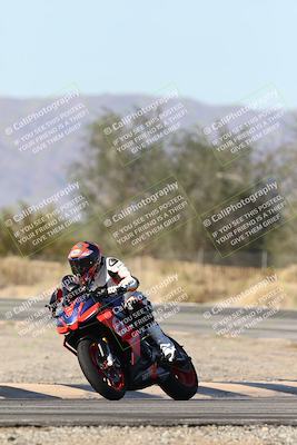 media/Dec-01-2025-Moto Forza (Mon) [[2daa91e15f]]/3-Beginner Group/Session 3 (Turn 3)/